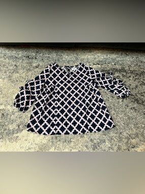Girls crown & Ivy size medium top